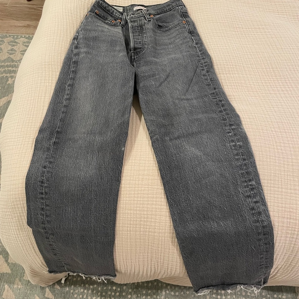 Levi’s High Rise Ribcage Jeans